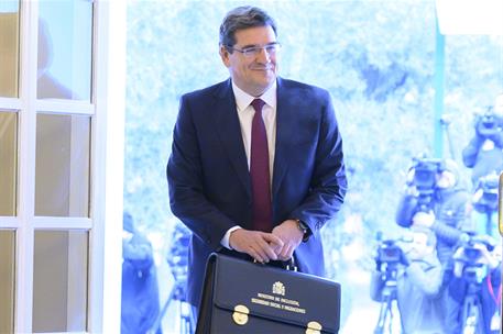 14/01/2020. The Minister for Inclusion, Social Security and Migration, José Luis Escrivá, enters the Council of Ministers building